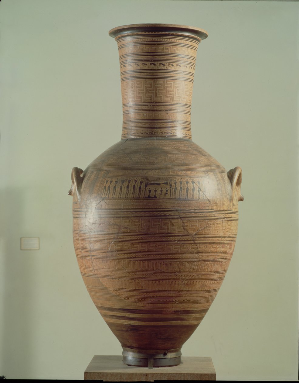 Dipylonská amfora, pohřební urna v geometrickém stylu z nekropole Kerameikos, Athény, asi 750 př. n. l. (terakota) od Greek
