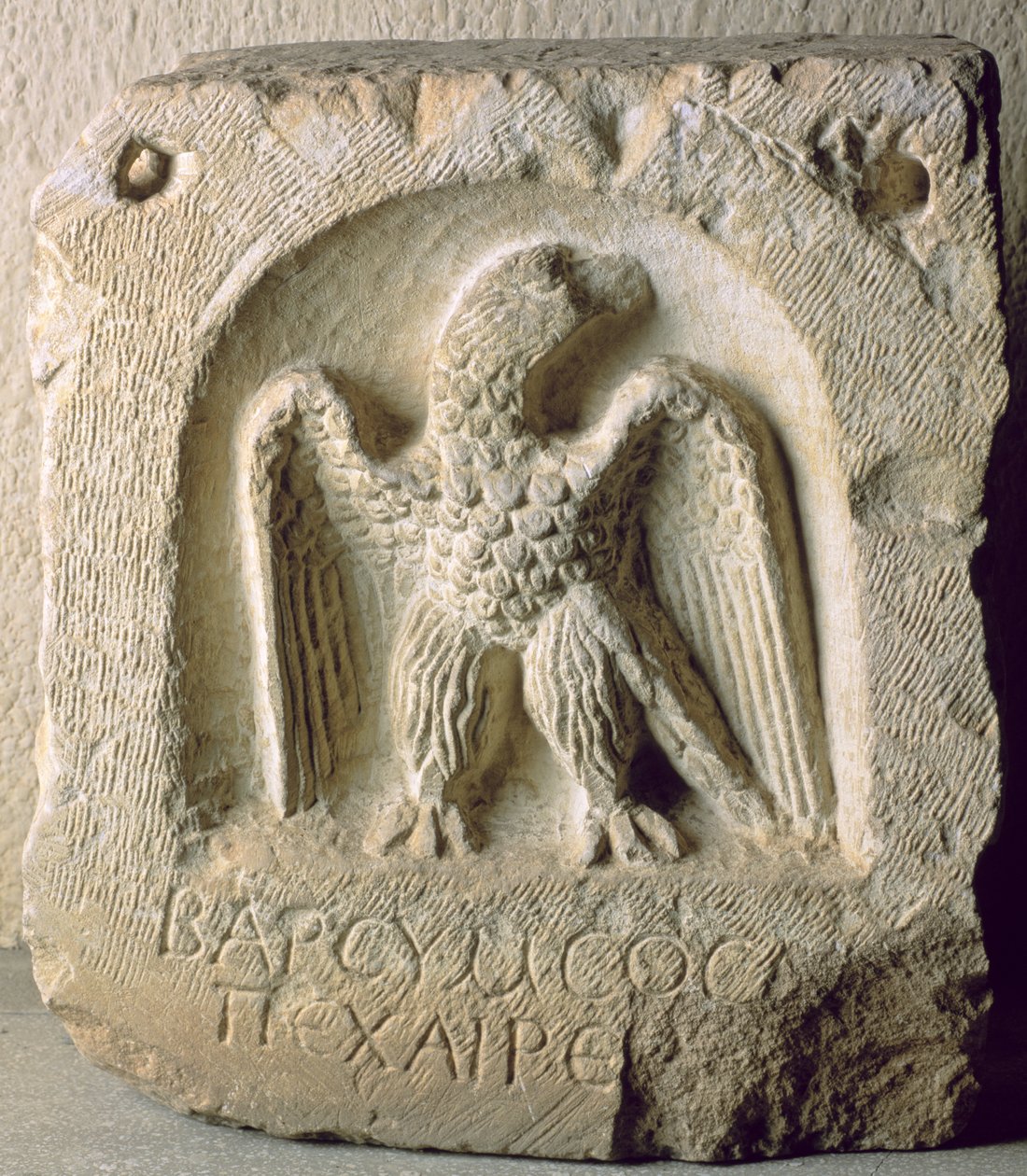 Náhrobek s postavou orla (vápenec) od Greek