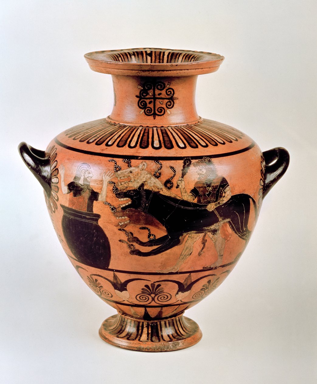 Archaická iónská hydria znázorňující Hérakla přinášejícího Cerbera Eurystheovi z Cerveteri, cca 530 př. n. l. (keramika) od Greek