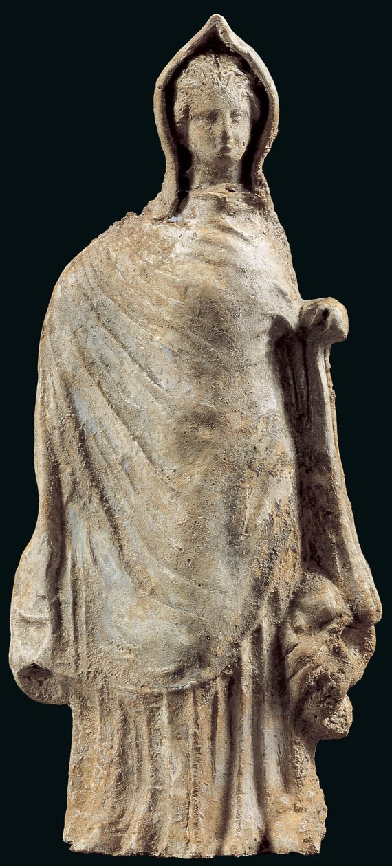 Figurka ženy s chitonem a himationem zakrývajícím hlavu, pravděpodobně z Myriny, Malá Asie, 250-200 př.nl (hlína) od Greek
