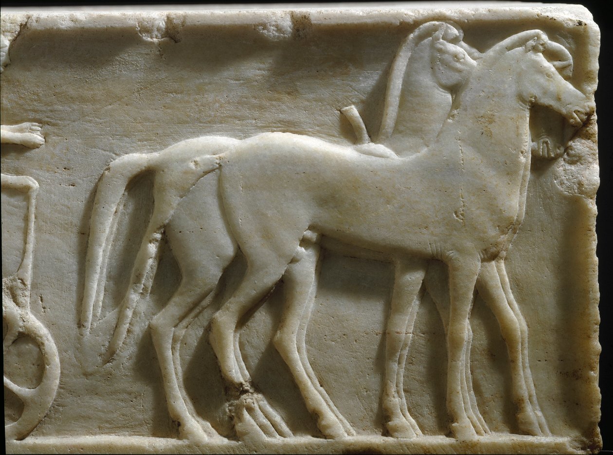 Řecké umění: "" koně čtyřkolky"" Detail podstavce kouros (socha mladého muže). Mramorový reliéf. 490 před naším letopočtem. Athény, Národní archeologické muzeum od Greek