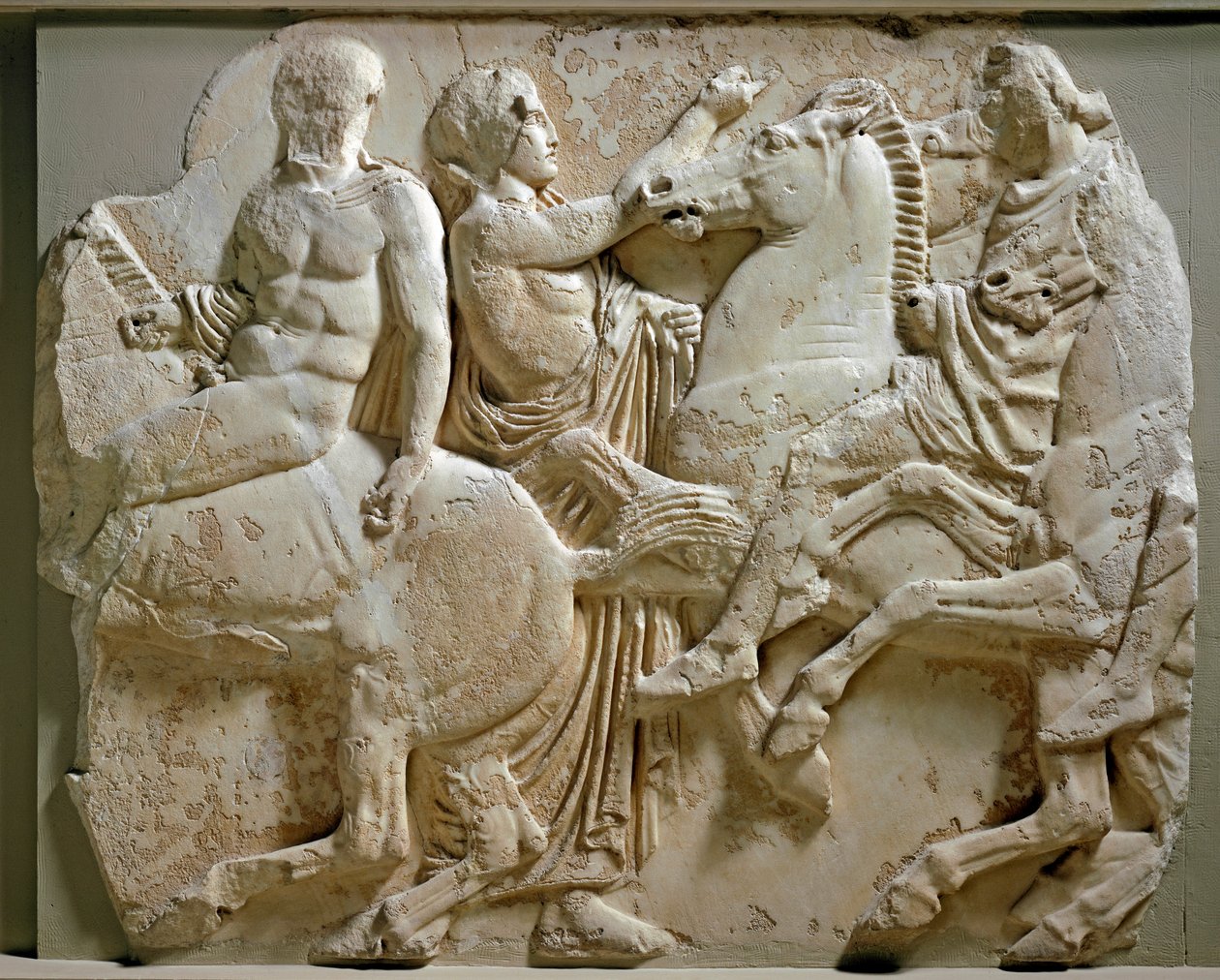 Řecké umění: „jezdci“““ vlys parthenonu. Mramorové reliéfní punčochy. 447-432 před naším letopočtem. Athény, Muzeum Akropole od Greek