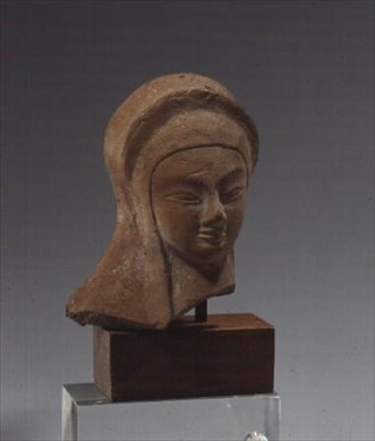 Ženská hlava, fragment sochy typu Spedos zkříženými pažemi, raná kykladská doba II, cca 2700-2400 př.nl (mramor) od Greek