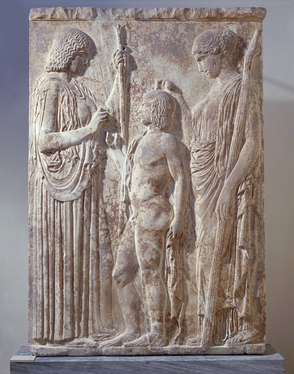 Mramorový basreliéf zobrazující Triádu Eleusinských záhad s Persefonou, Demeter a Triptolemem z Eleusis od Greek School