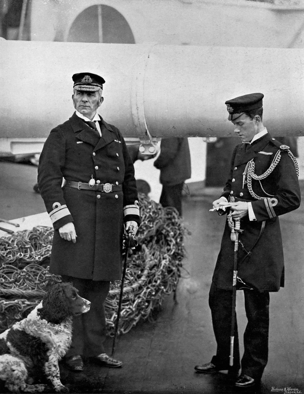 Kontraadmirál Arthur Alington a jeho vlajkový poručík, William George Elmhirst Ruck-Keene, 1896. od Gregory and Co