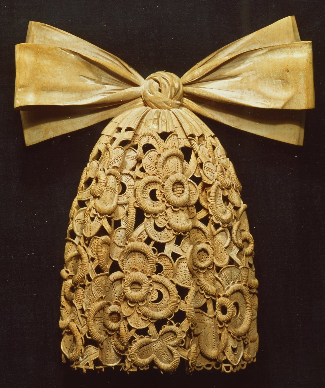 Dřevořezba kravaty (dřevo) od Grinling Gibbons