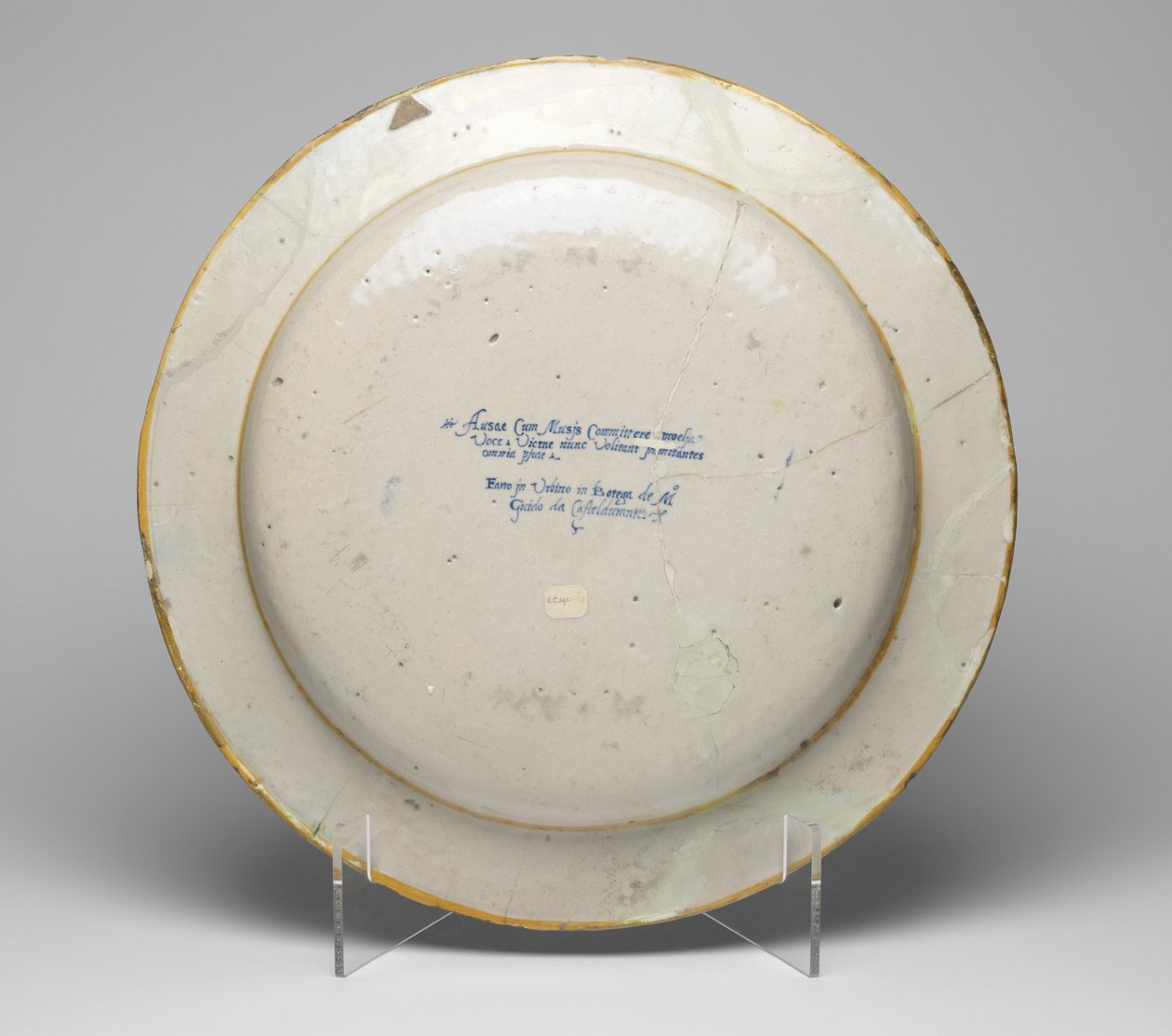 Zadní strana mísy zobrazující soutěž mezi múzami a Pieridy, kolem 1545-50 (cínem glazovaná kamenina) od Guido Durantino