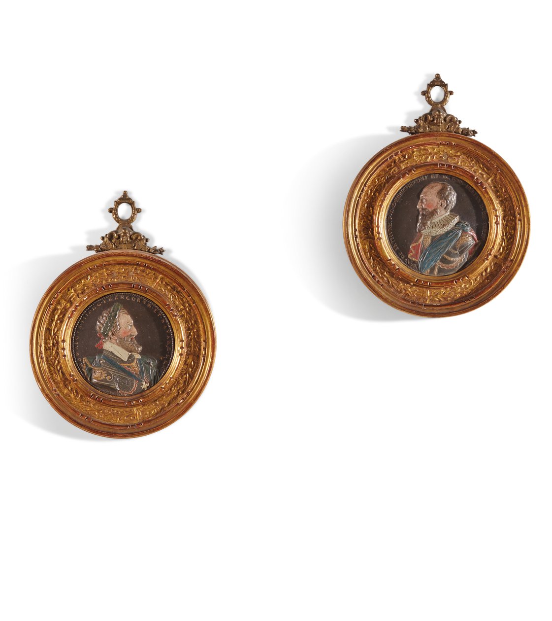 Dvojice medailonů představujících krále Jindřicha IV. (1553-1610) a Maxmiliána Bethuna, vévodu ze Sully (1559-1641) (polychromovaná omítka v rámech ze zlaceného dřeva) od Guillaume (after) Dupre
