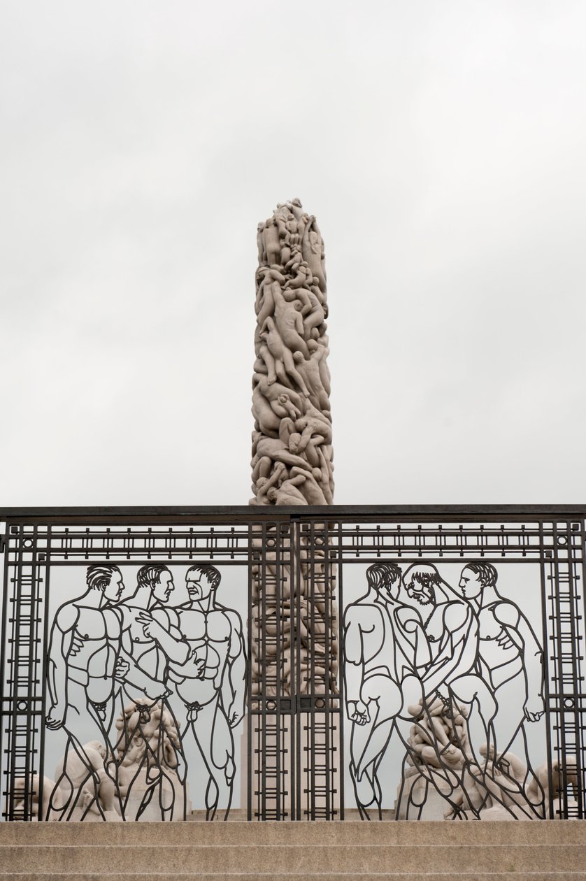 Kované železné brány “Naked Men” a “People Monolith” vyrobené ze žuly ve Frogner Park, Oslo, Norsko (foto) od Gustav Vigeland