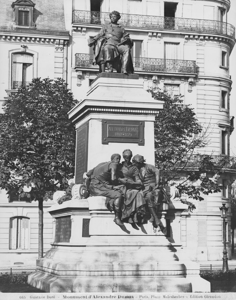 Pomník Alexandra Dumase Pere, 1883 (kámen a bronz) (viz také 98561, 287762 až 287764) od Gustave Dore