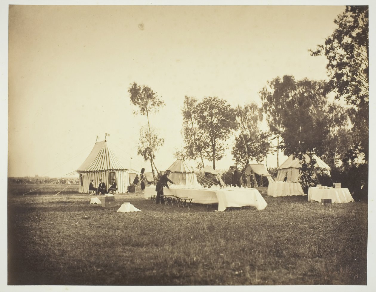 Příprava císařského stolu, Camp de Châlons, 1857. od Gustave Le Gray