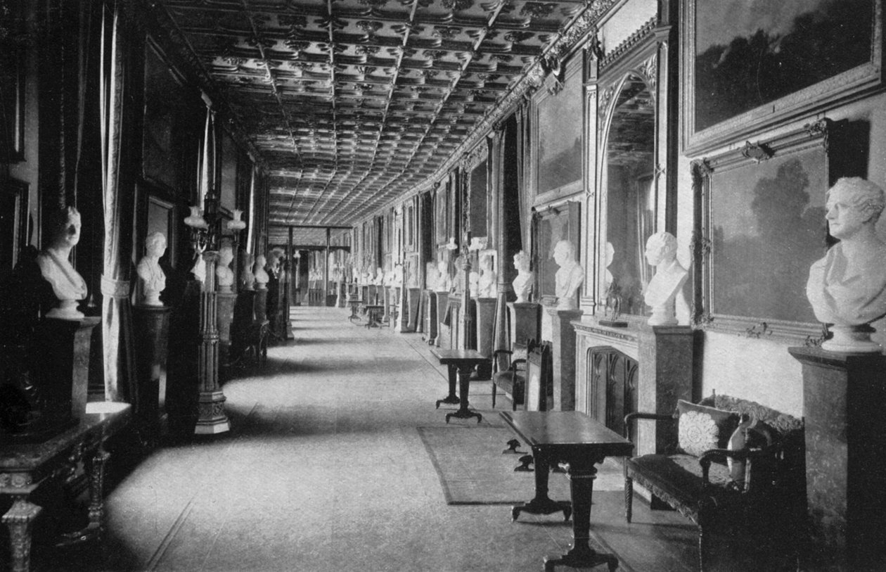 The Grand Corridor, Windsor Castle, Berkshire, 1924-1926 od HN King