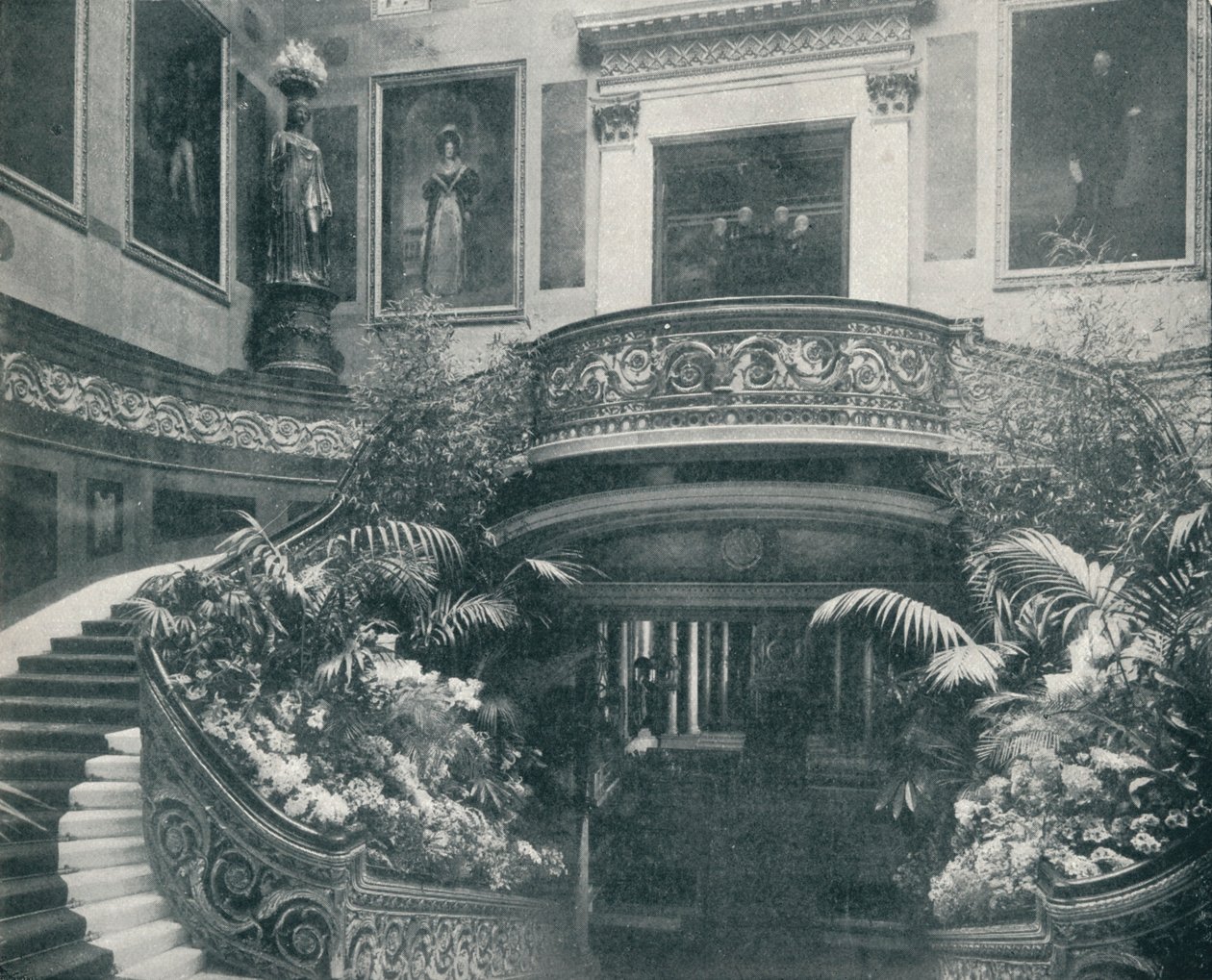 Velké schodiště v Buckinghamském paláci, c1899, 1901 od HN King