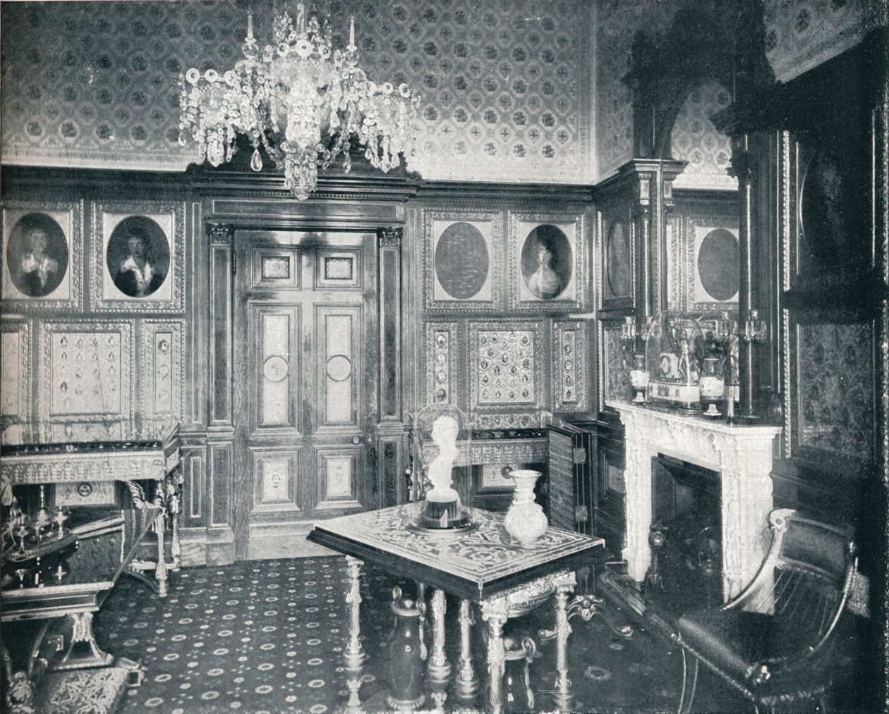 The Queens Private Audience Chamber na Windsor Castle, c1899, 1901 od HN King