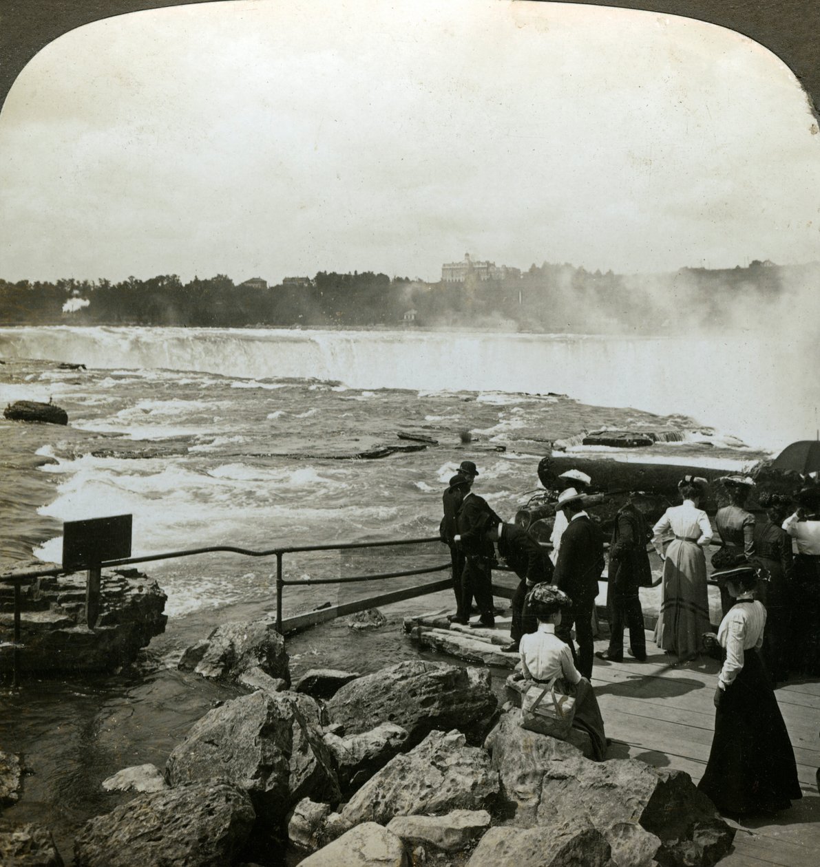 Terrapin Point, Goat Island, Niagara Falls, USA. od H. C. White