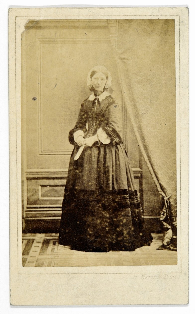 Vizitka Florence Nightingaleové, asi 1858 (čb fotografie) od H. Hering