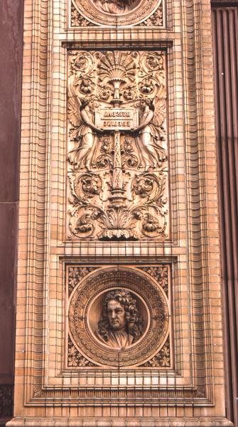Detail fasády Hamburger Kunsthalle (foto) od H. v. d. Schirrmacher G. T. and Erbe A. Hude