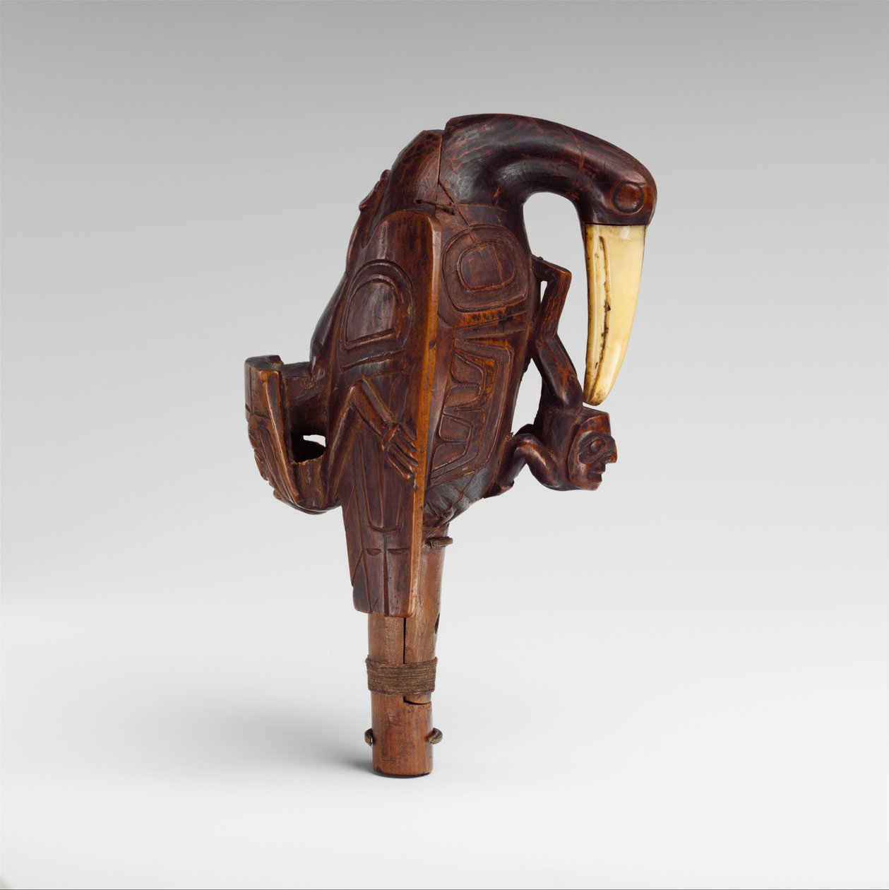 Raven Rattle, cca 1840 (dřevo a slonovina) od Haida