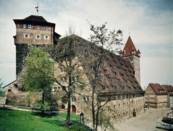 Pohled na Mauthalle, původně postavený jako sklad obilí v c.1500 od Hans Beheim