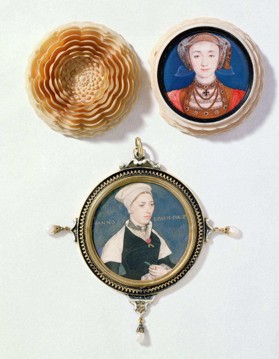 Anne of Cleves (nahoře), 1539 (wc na pergamenu) a Jane Small, dříve známá jako paní Robert Pemberton (dole), kolem 1540 (wc na pergamenu připevněna na hrací kartě) od Hans Holbein der Jüngere