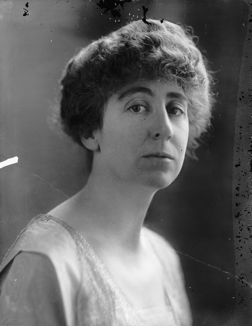 Jeanette Rankin, kolem roku 1917 (černobílá fotografie) od Harris & Ewing