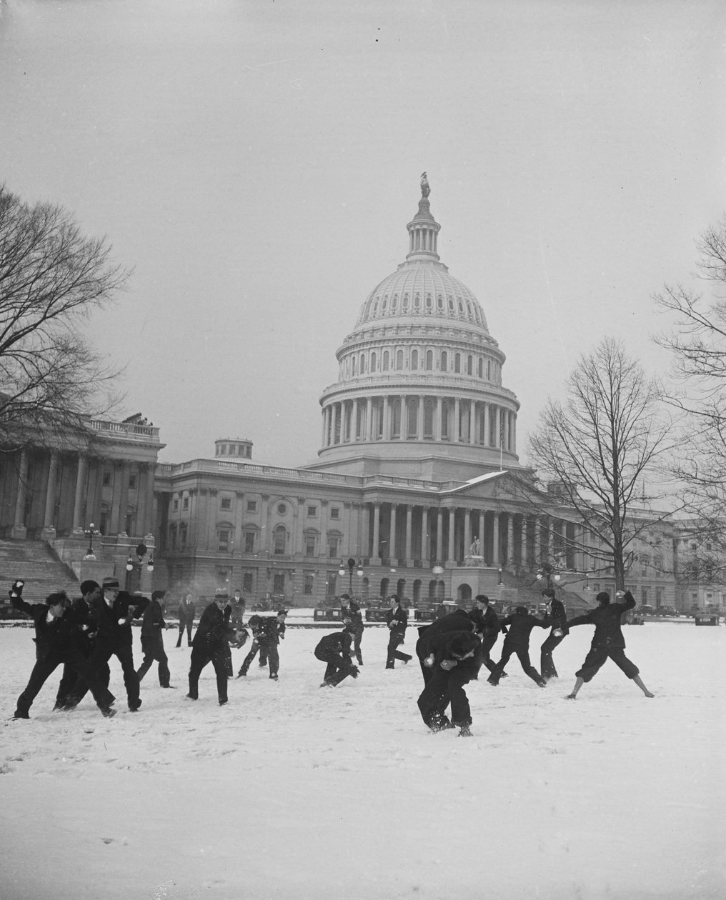 Koulovačka před americkým Kapitolem, Washington, D.C. od Harris & Ewing