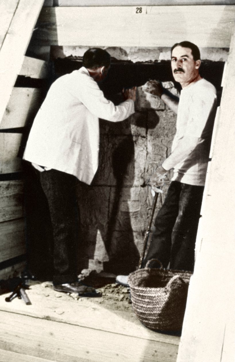 Howard Carter a jeho kolega při vykopávkách hrobky v Údolí králů, Egypt, 1922 od Harry Burton