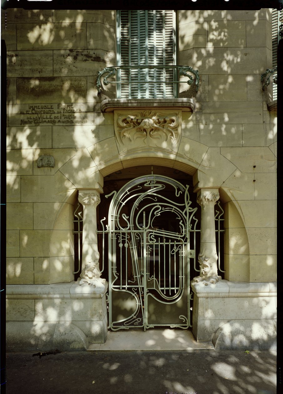 Brána "Castel-Beranger", č. 14, Rue La Fontaine, 1897-98 od Hector Guimard