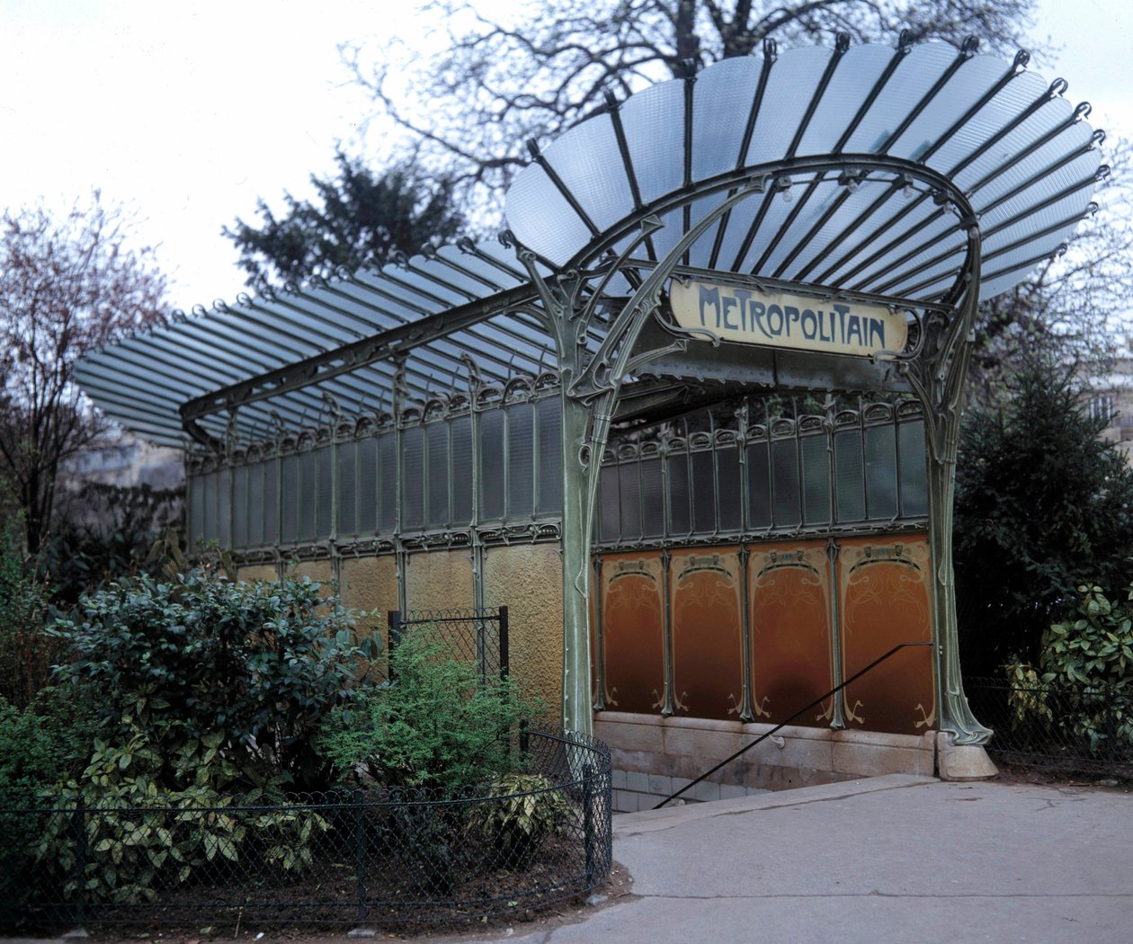 Ústí stanice metra od Hectora Guimarda (1867-1942), Paříž. 20. století od Hector Guimard