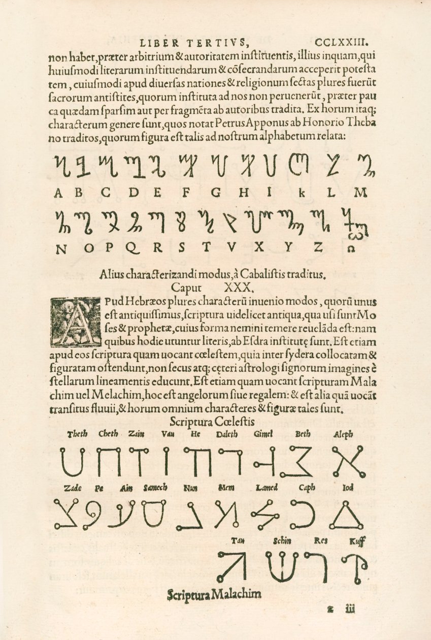 Thébská abeceda (čestná abeceda nebo Honoriovy runy) a nebeská abeceda (Scriptura Malachim nebo andělské písmo) Rytina od Heinricha Cornelia Agrippa von Nettesheim (1486-1535) De occul od Heinrich Cornelius Agrippa von Nettesheim