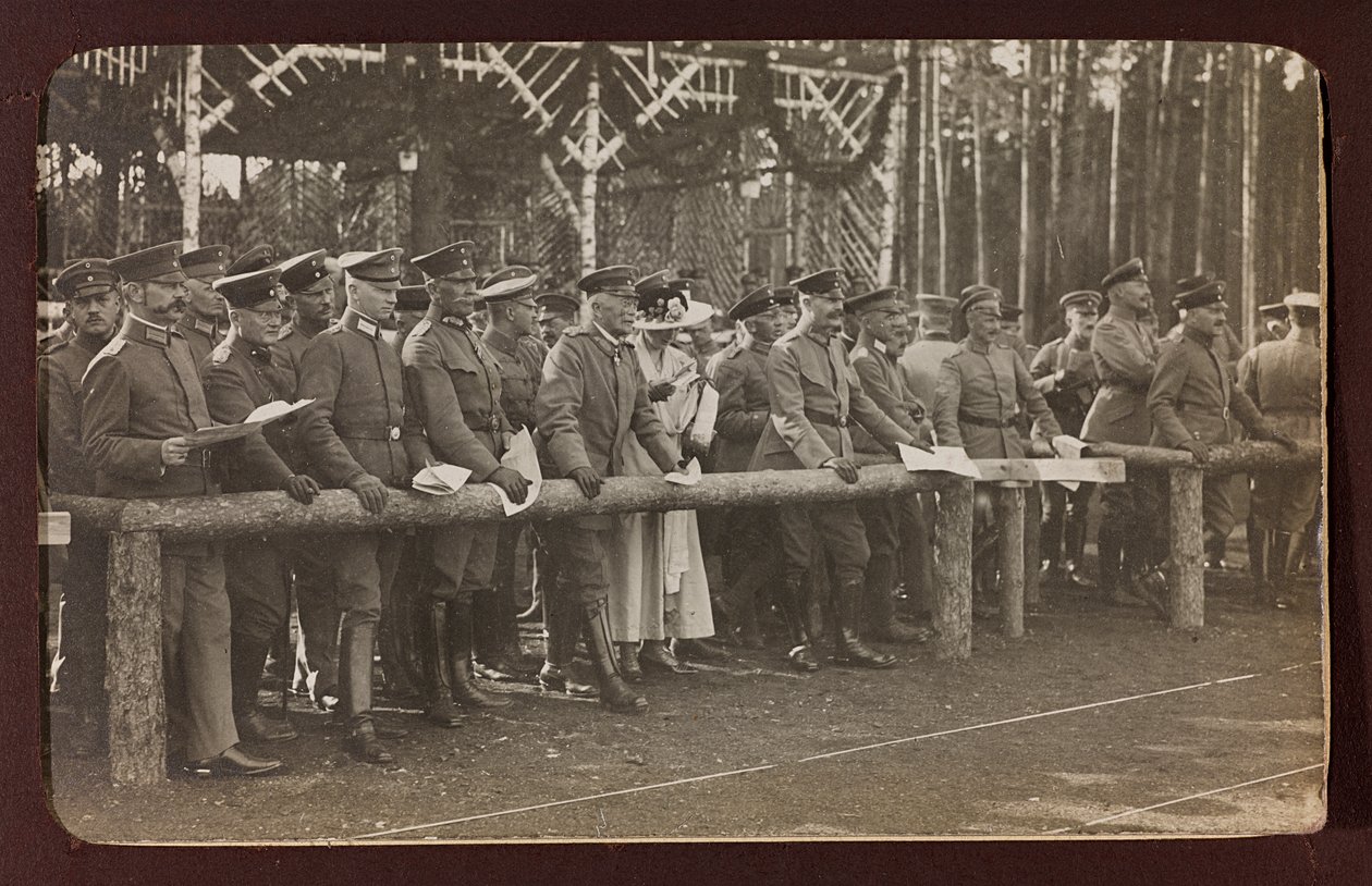 První světová válka: „Ukrajina v letech 1914-1916 během invaze německé armády. Skupina vojáků (č/b foto) od Heldenfriedhof Dsessentniki (attr. to)