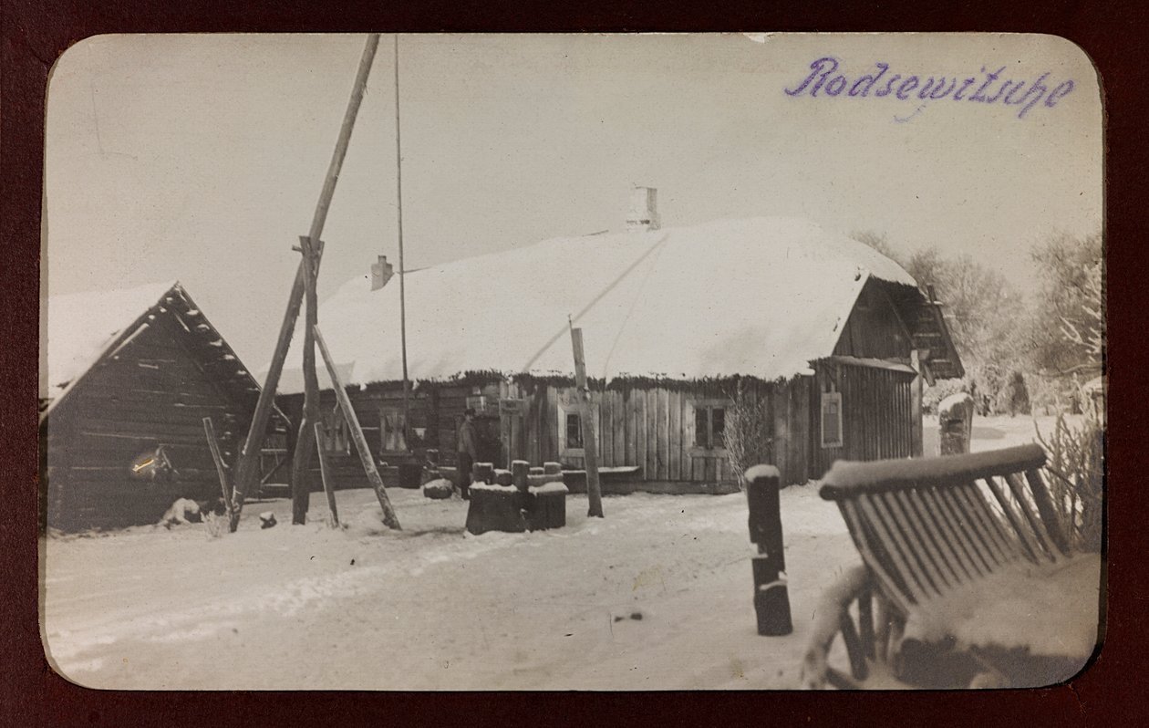 První světová válka: „Ukrajina v letech 1914-1916 během invaze německé armády. Pohled se sněhem (černobílá fotografie) od Heldenfriedhof Dsessentniki (attr. to)