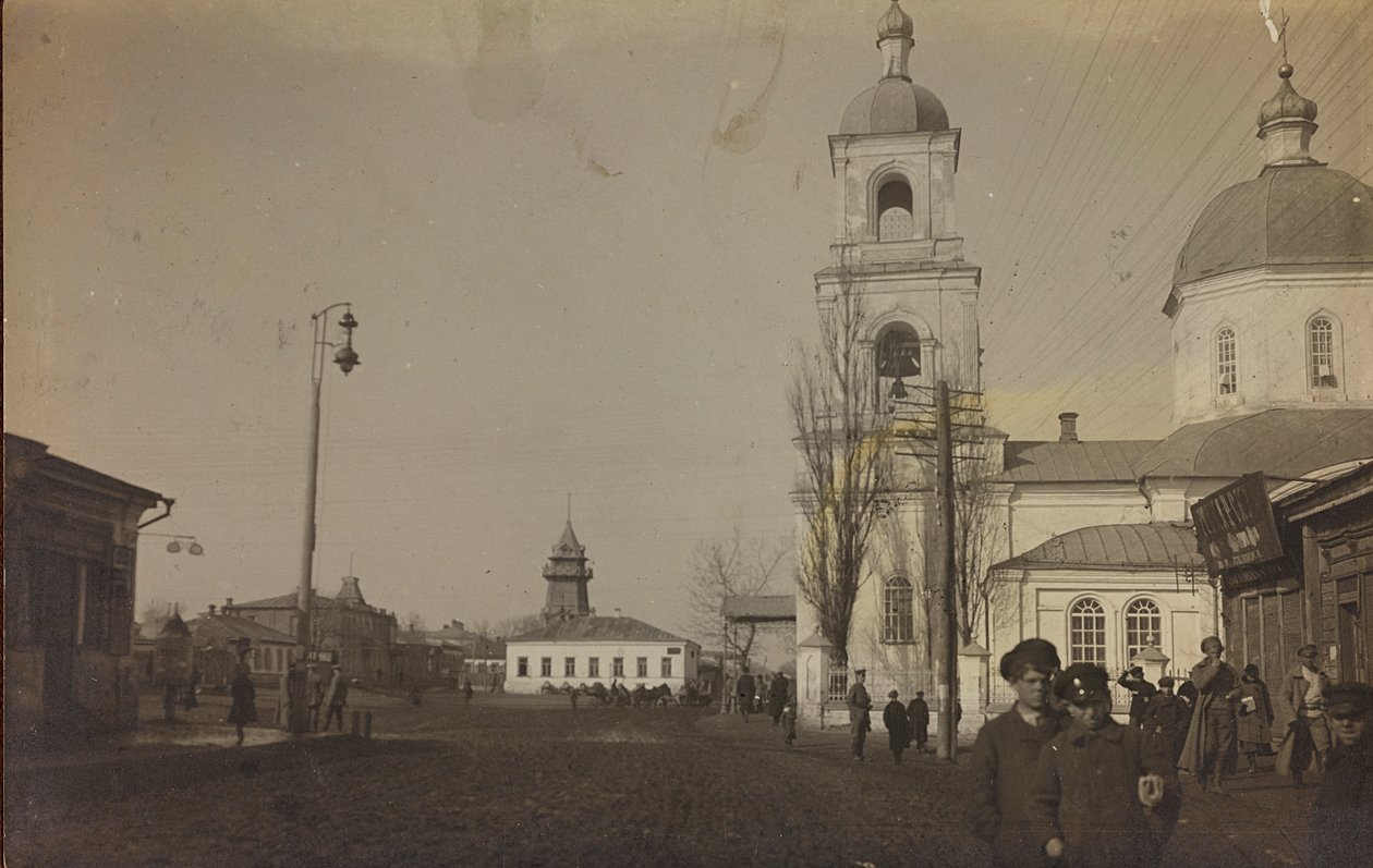 První světová válka: „Ukrajina v letech 1914-1916 během invaze německé armády. Pohled na město (černobílá fotografie) od Heldenfriedhof Dsessentniki (attr. to)