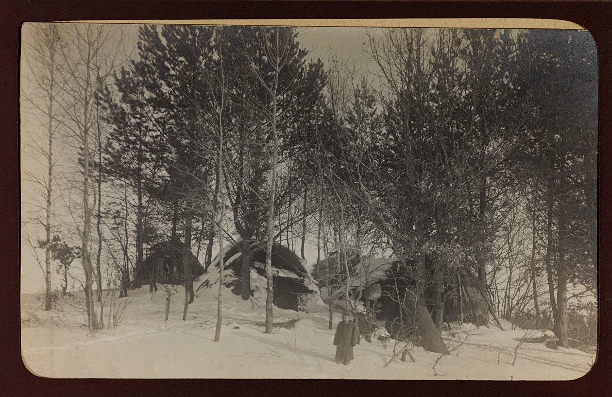 První světová válka: „Ukrajina v letech 1914-1916 během invaze německé armády. Krajina se sněhem (černobílá fotografie) od Heldenfriedhof Dsessentniki (attr. to)