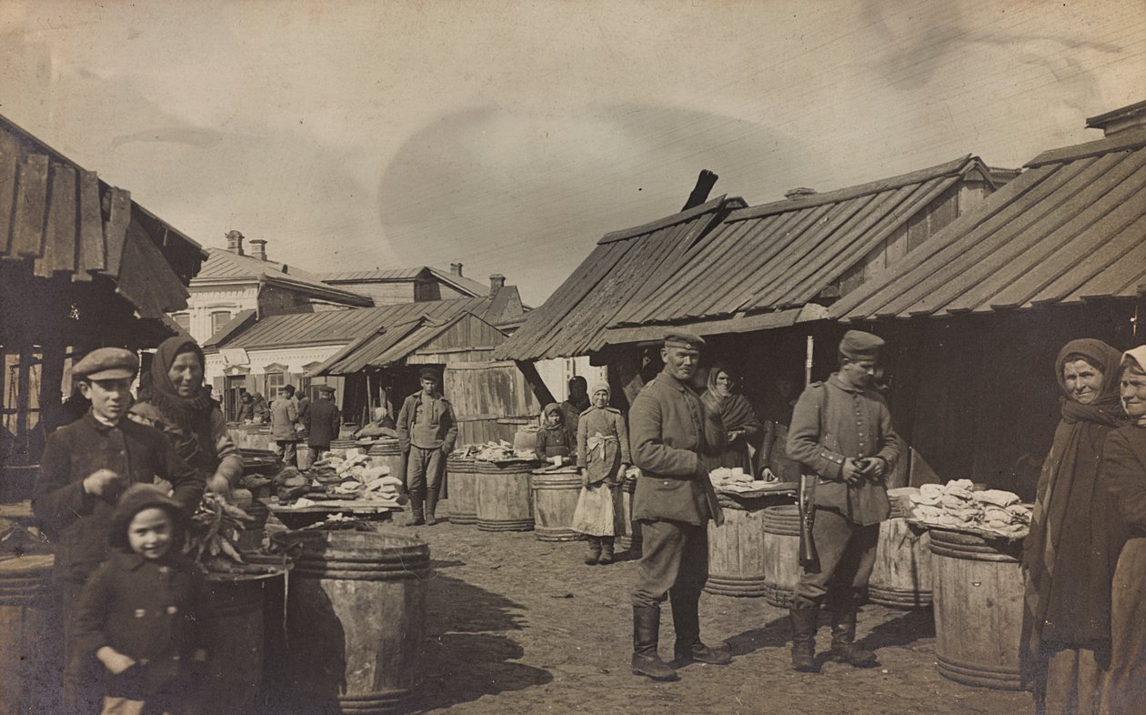 První světová válka: „Ukrajina v letech 1914-1916 během invaze německé armády. Armáda na trhu (černobílá fotografie) od Heldenfriedhof Dsessentniki (attr. to)