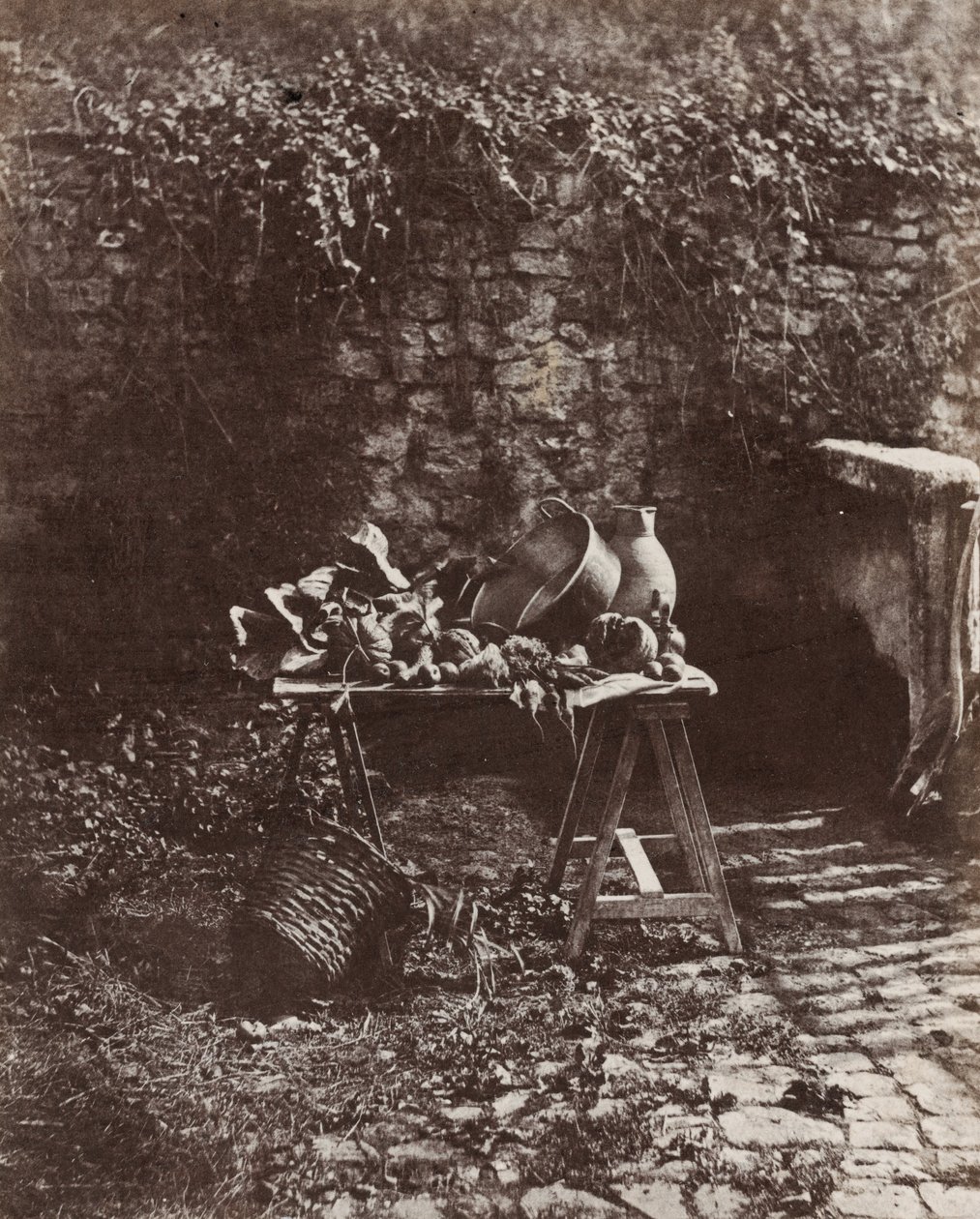 Zátiší: hrnec, džbán a zelenina na stole na pilovém koni, asi 1852 (foto) od Henri Victor Regnault