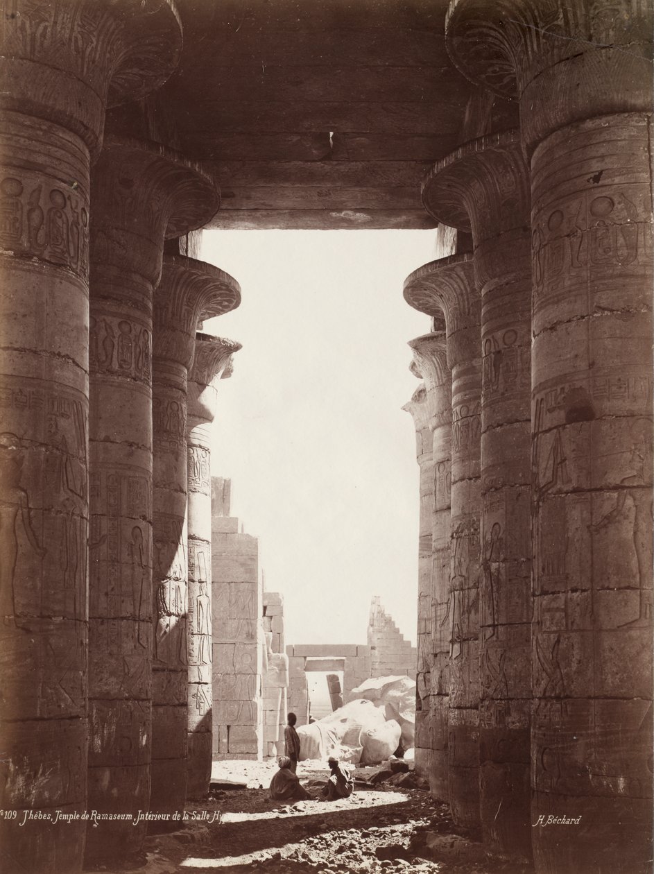 Théby, chrám Ramesseum, interiér sloupové síně od Henri Béchard