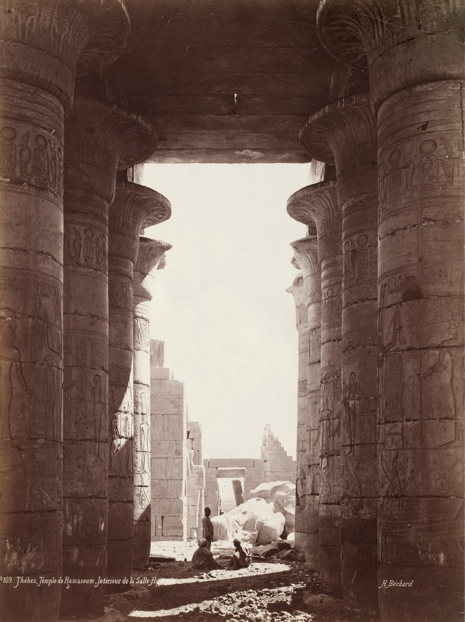 Théby, chrám Ramesseum, interiér sloupové síně, 70. léta 19. století. od Georges Henri Bechard