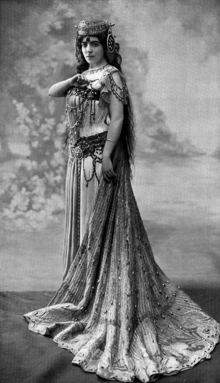 Operní pěvkyně Germaine Bailock jako Dalila v opeře "Samson et Dalila", 1908 (B/W Photo) od Henri Manuel