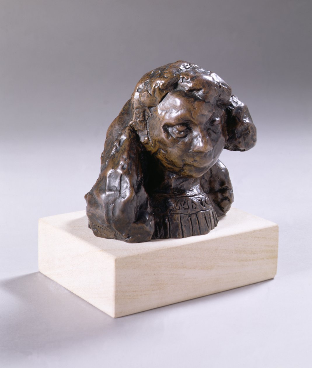 Busta Fillette (Markéty), asi 1905-06 (bronz s hnědou patinou) od Henri Matisse