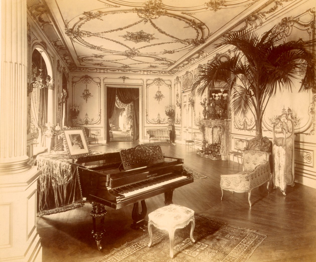 Ballroom na 17 Grosvenor Place, Londýn, 1890. od Henry Bedford Lemere