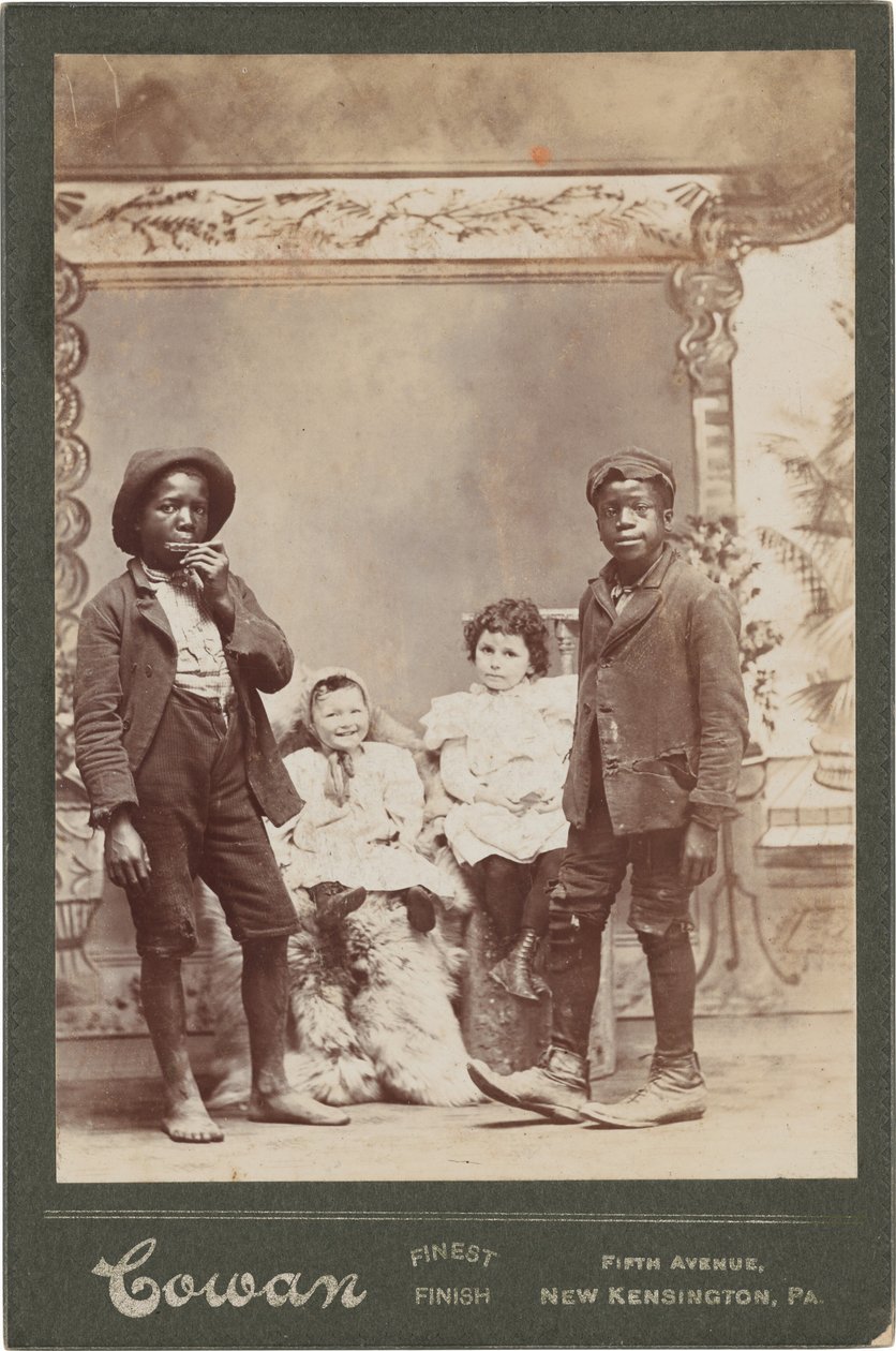 Portrét čtyř dětí,c. 1890 (foto) od Henry Cowan
