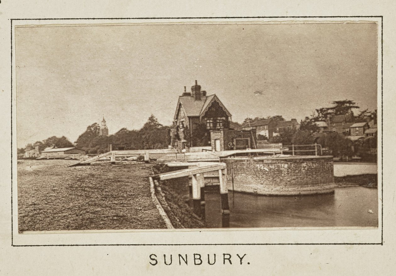 Sunbury od Henry W. Taunt
