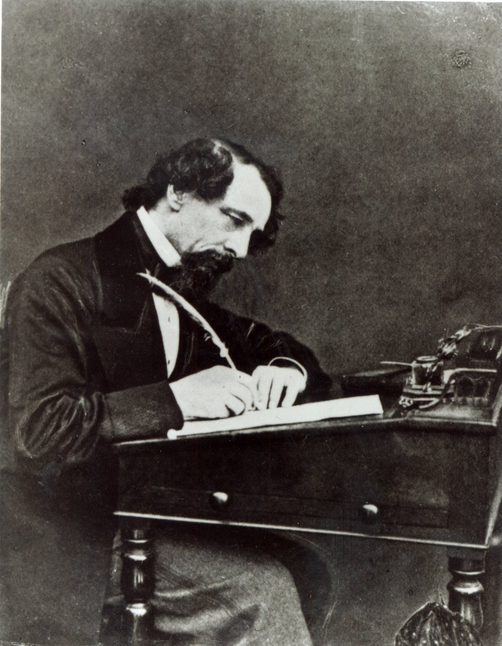 Charles Dickens (1812-70) u svého stolu, 1858 od Herbert Watkins