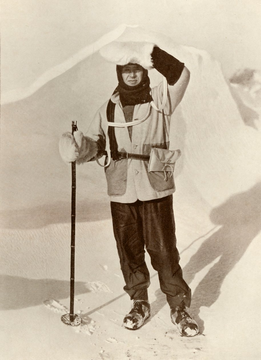 Kapitán Scott na sobě peněženku, ve které nosil své sáňkařské deníky, c1910-1911, 1913 od Herbert Ponting