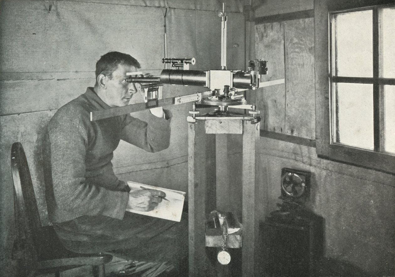 Dr. Simpson na Unifilar Magnetometer, 1911, 1913 od Herbert Ponting