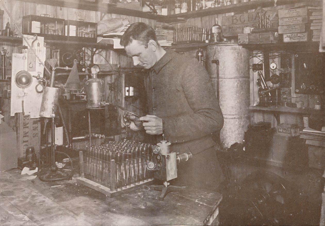 Dr. Simpson ve své laboratoři, 21. prosince 1911, 1913 od Herbert Ponting