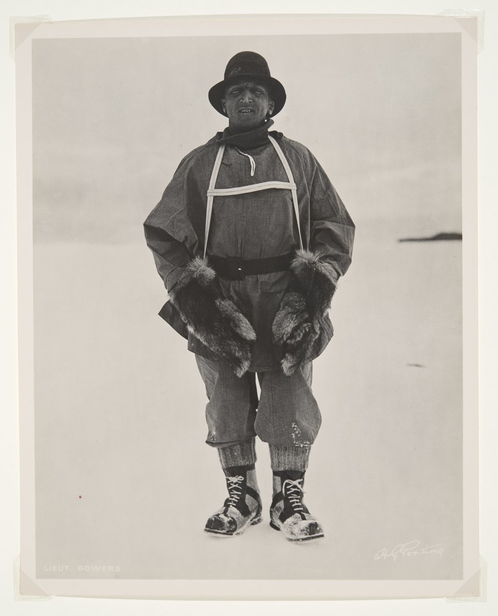 poručík Bowers během expedice Terra Nova (1910-13) na jižní pól (bromidový tisk) od Herbert Ponting