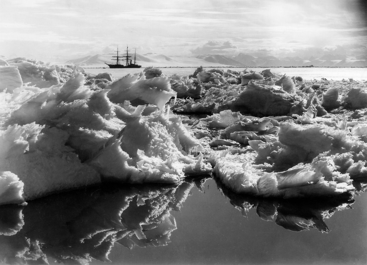 Terra Nova v McMurdo Sound, Antarktida, 1911 od Herbert Ponting