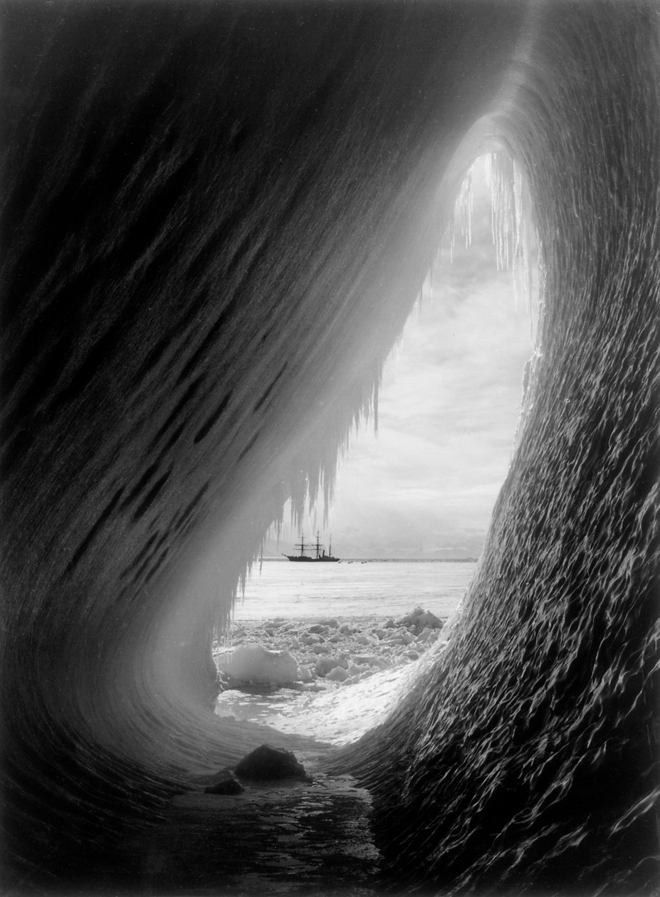Terra Nova v McMurdo Sound, Antarktida, 1911 od Herbert Ponting